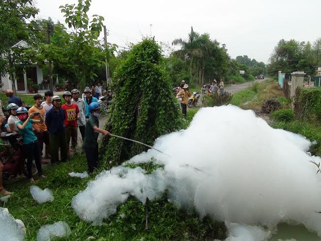 Bọt trắng lạ ở Trảng Bàng, Tây Ninh chứa chất cực độc Xyanua