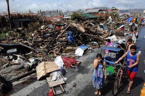 Chuyện của những người chuyên dọn xác chết sau bão Haiyan